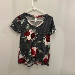 Lularoe Women’s V neck shirt. Women’s XS (fits like a medium).